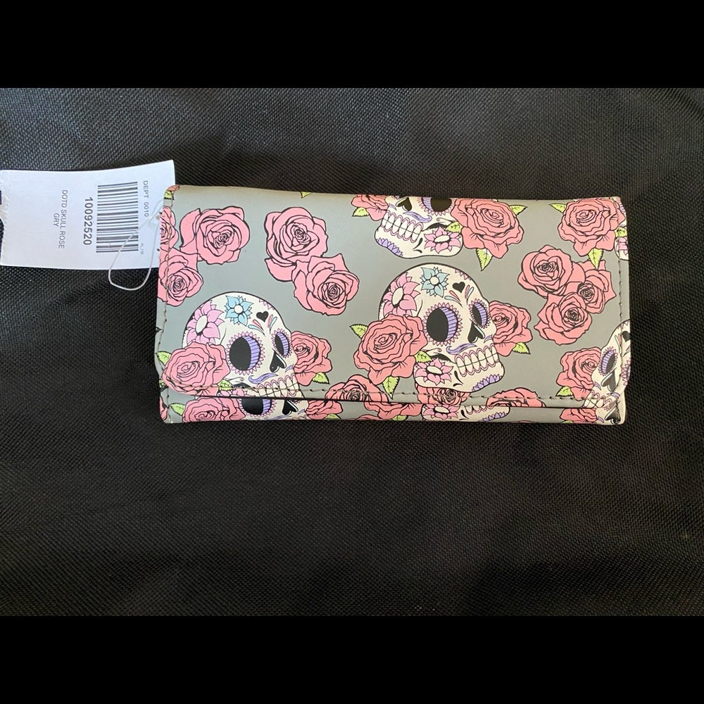 Skull wallet hot topic